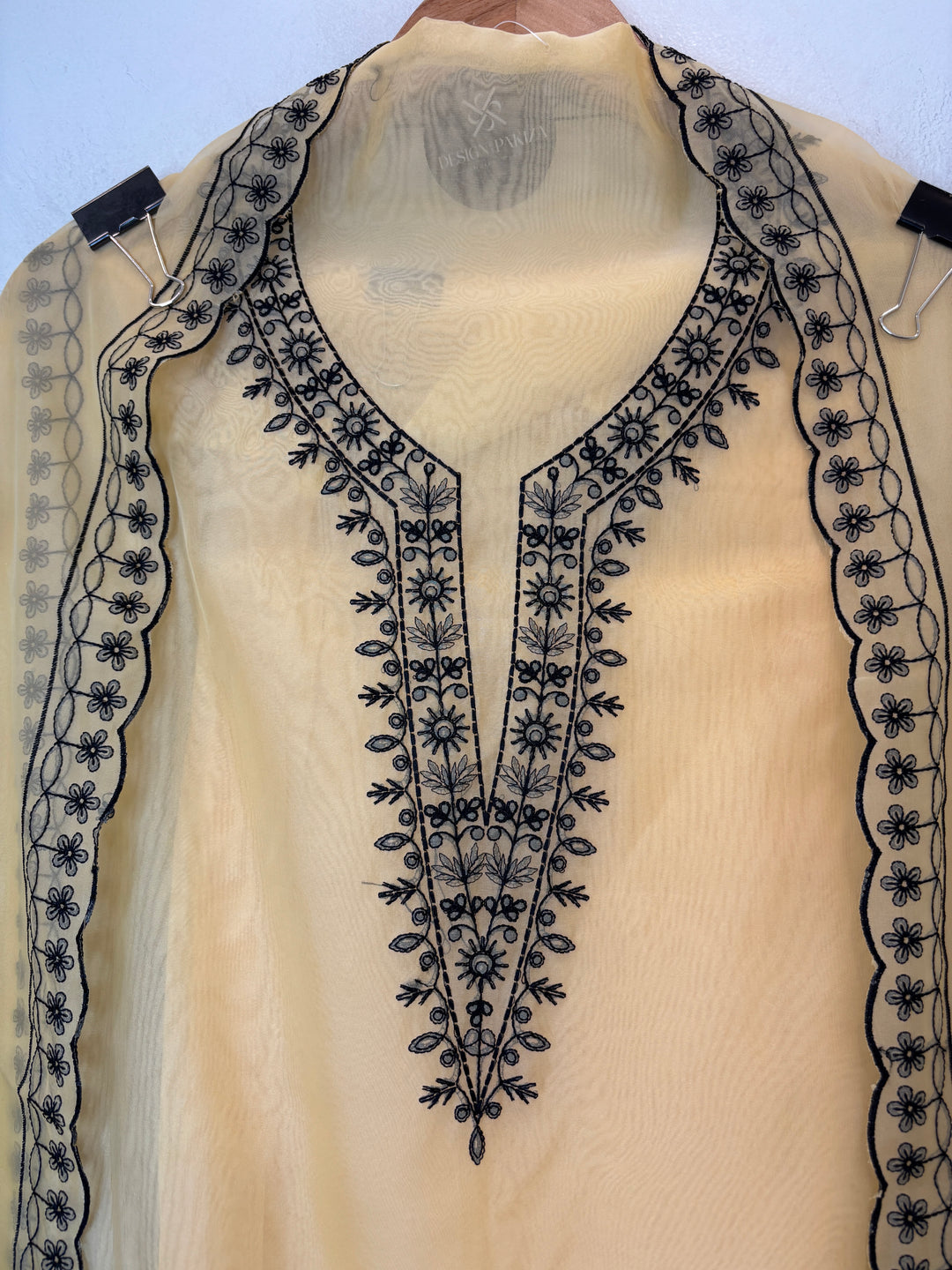 Zehara – Yellow Organza Threadwork Suit