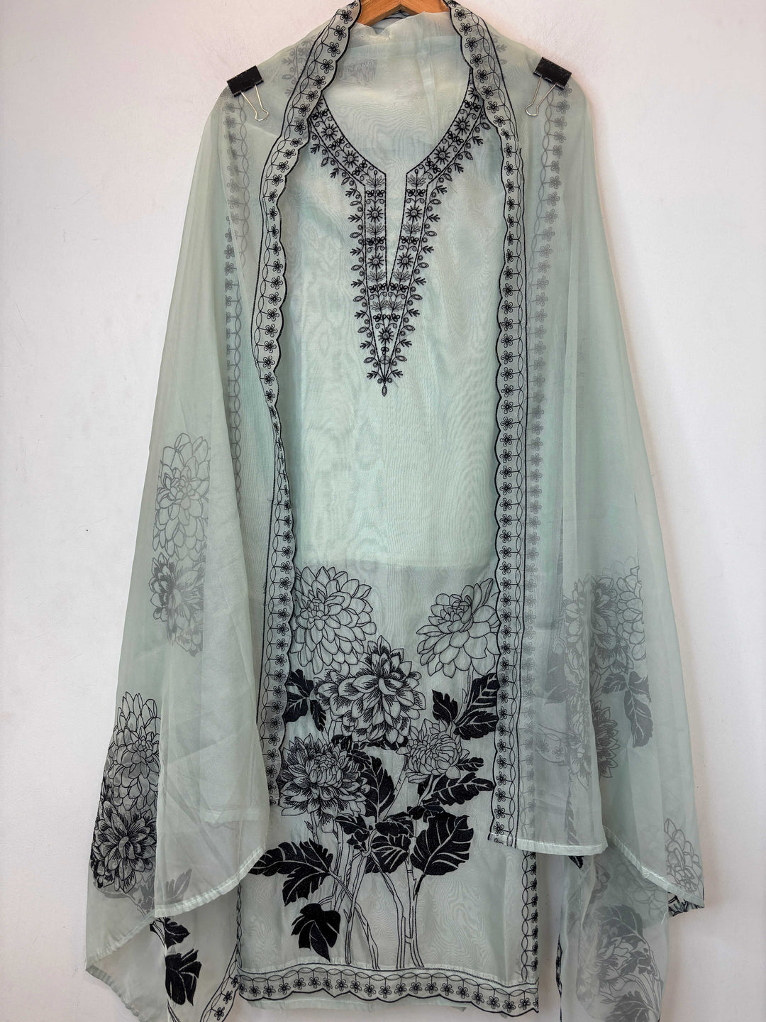 Zehara – Green Organza Threadwork Suit