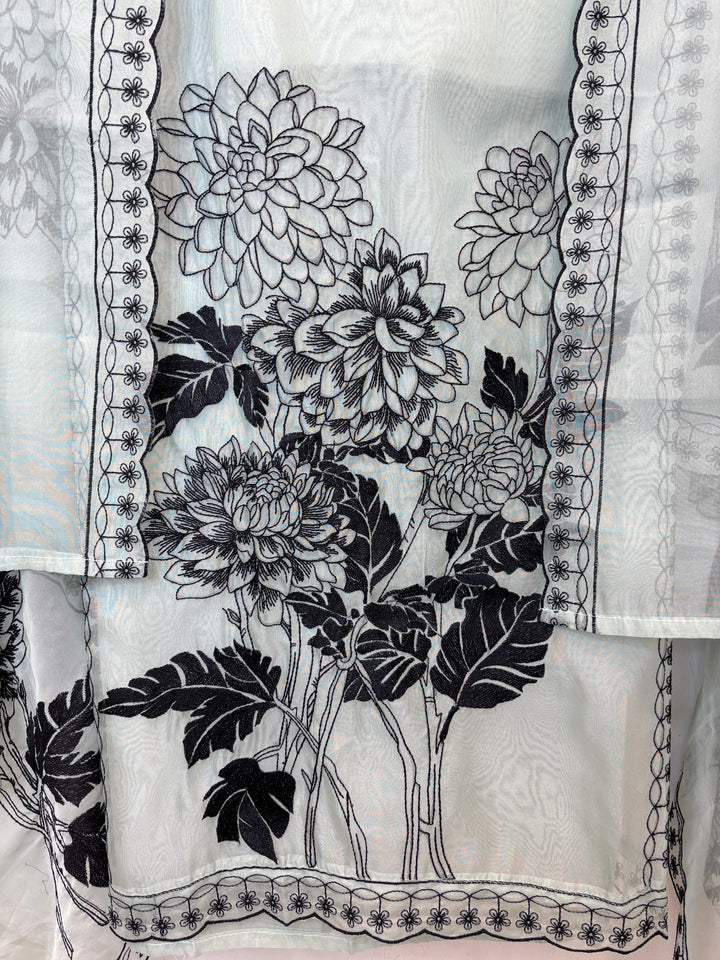 Zehara – Green Organza Threadwork Suit