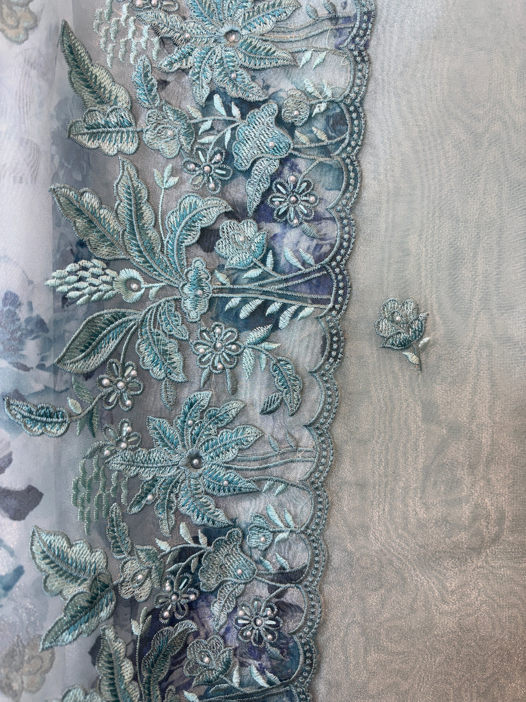Zehvira – Sea Green Glass Tissue Embroidered Suit