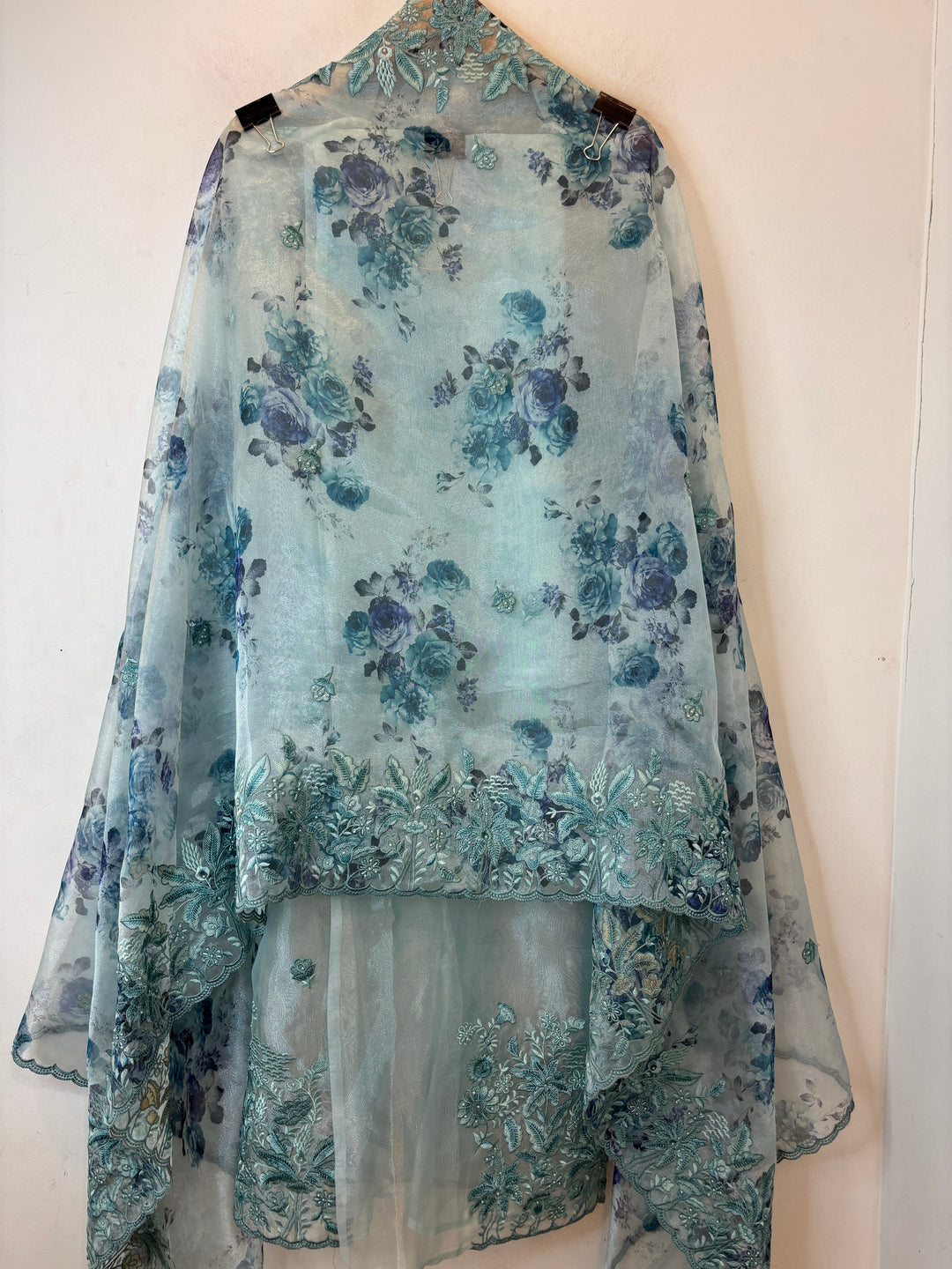 Zehvira – Sea Green Glass Tissue Embroidered Suit