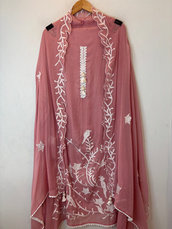 Zehvina – Peach Mul Cotton Pearl Thread Suit