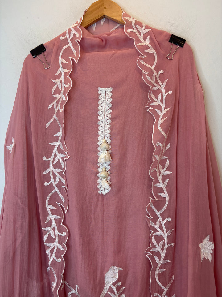 Zehvina – Peach Mul Cotton Pearl Thread Suit