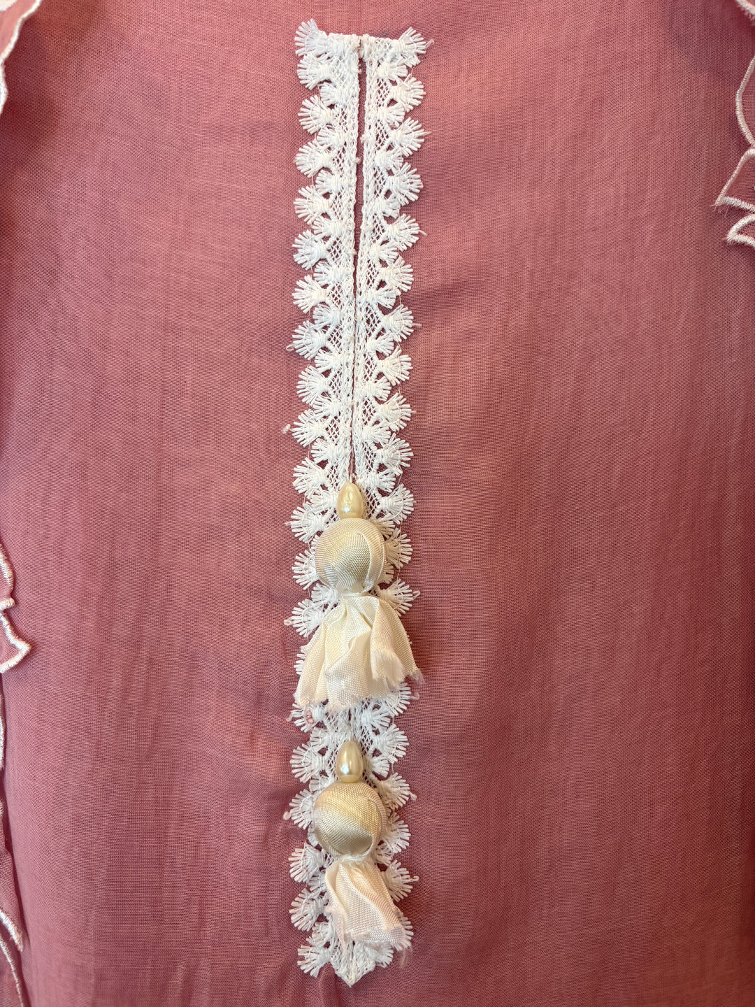Zehvina – Peach Mul Cotton Pearl Thread Suit