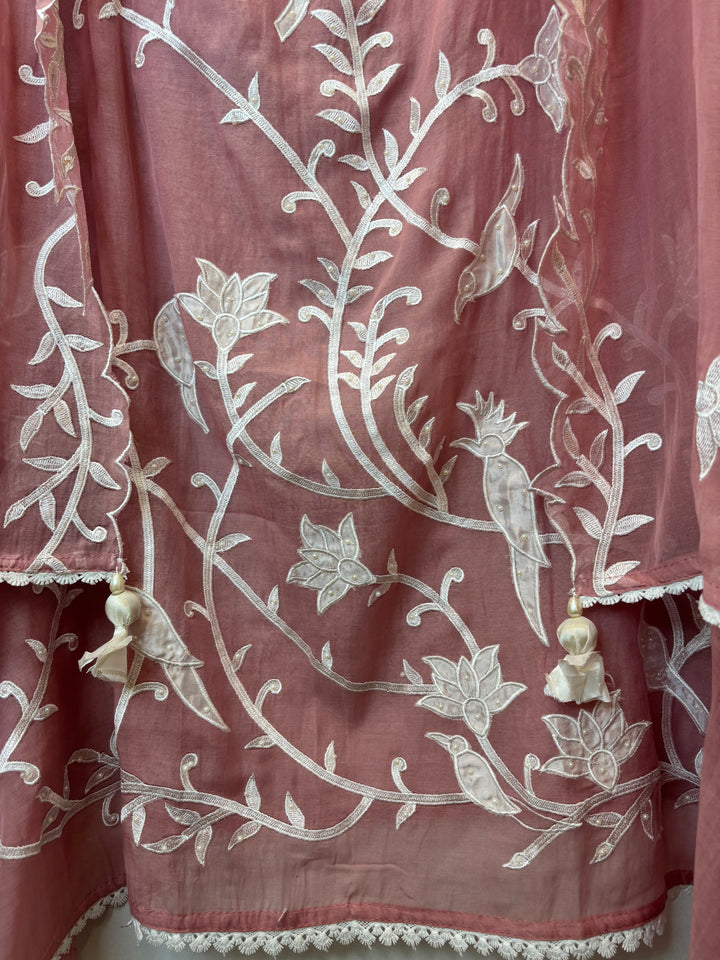 Zehvina – Peach Mul Cotton Pearl Thread Suit