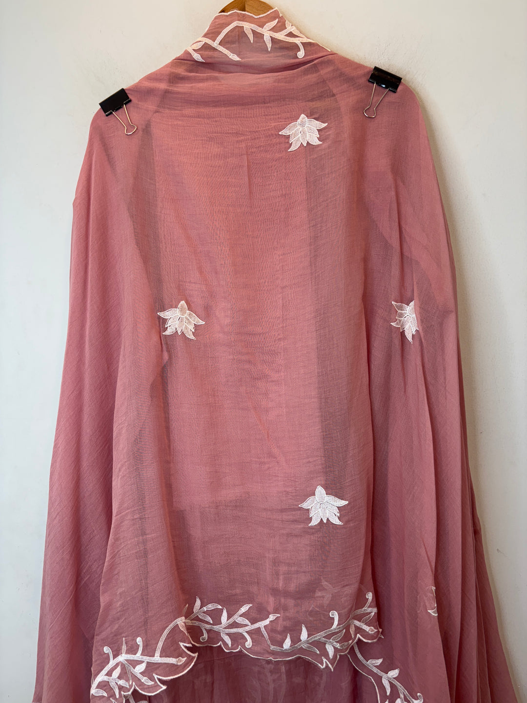 Zehvina – Peach Mul Cotton Pearl Thread Suit