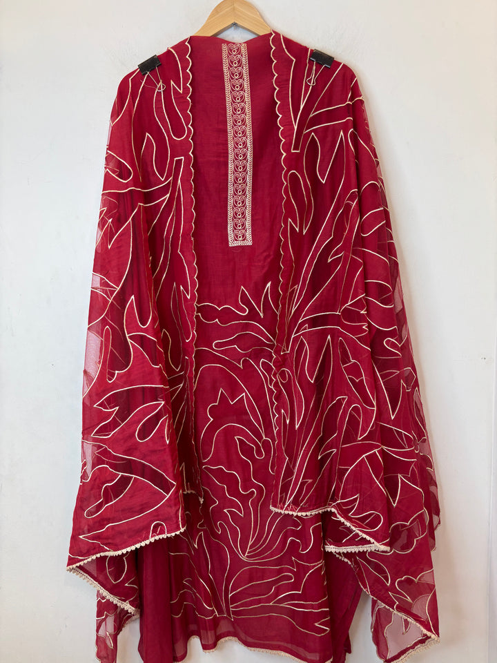 Applira – Red Mul Cotton Net Appliqué Suit