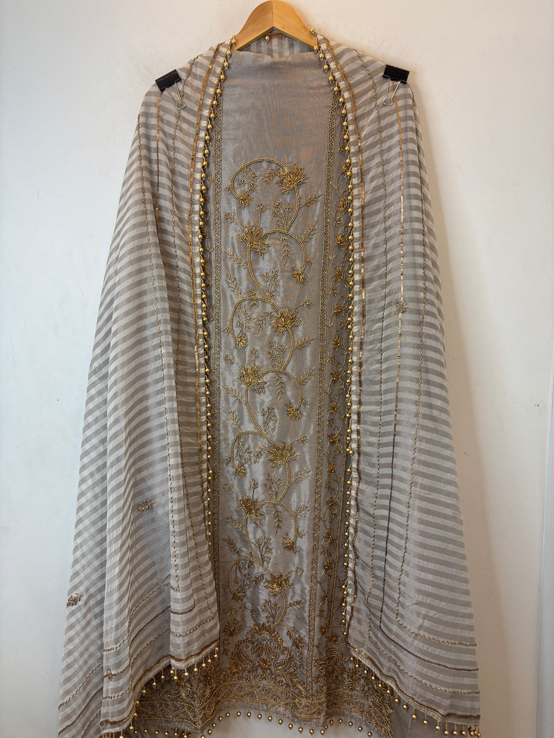 Zarielle – Grey Tissue Antique Gold Suit