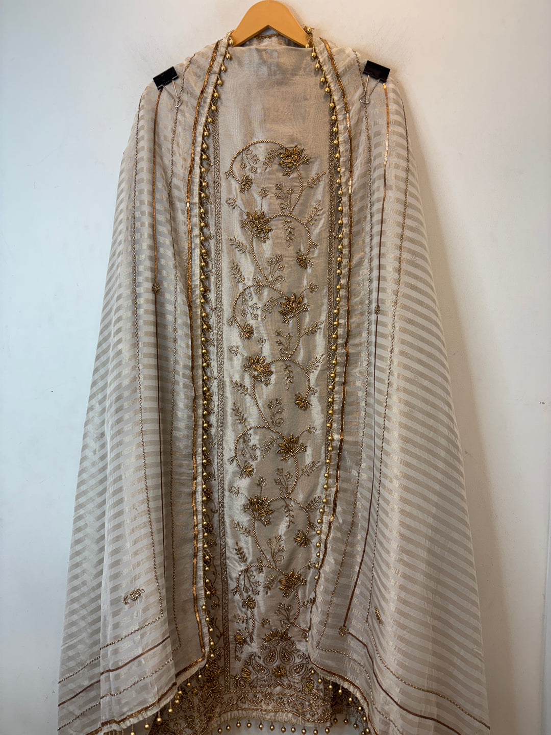 Zarielle – Ivory Tissue Antique Gold Suit
