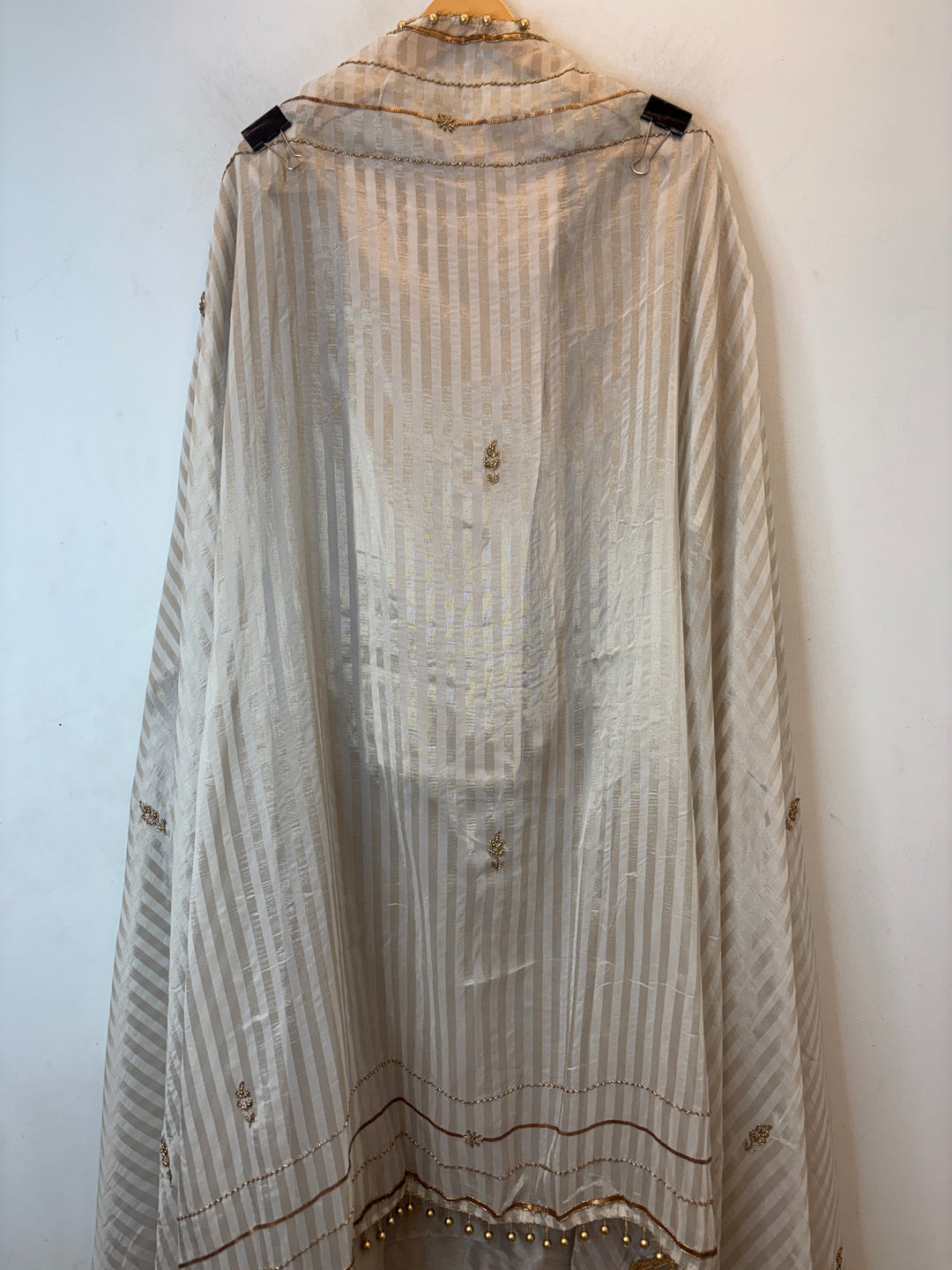 Zarielle – Ivory Tissue Antique Gold Suit