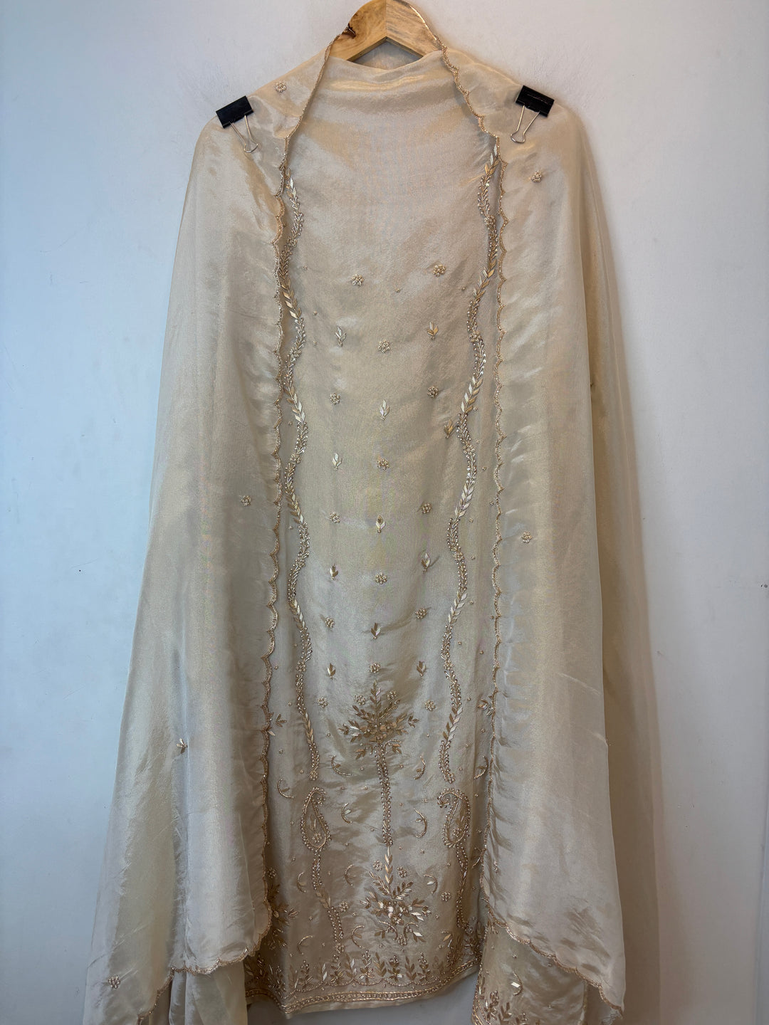 Zehira – Ivory Tissue Dabka Pearl Suit