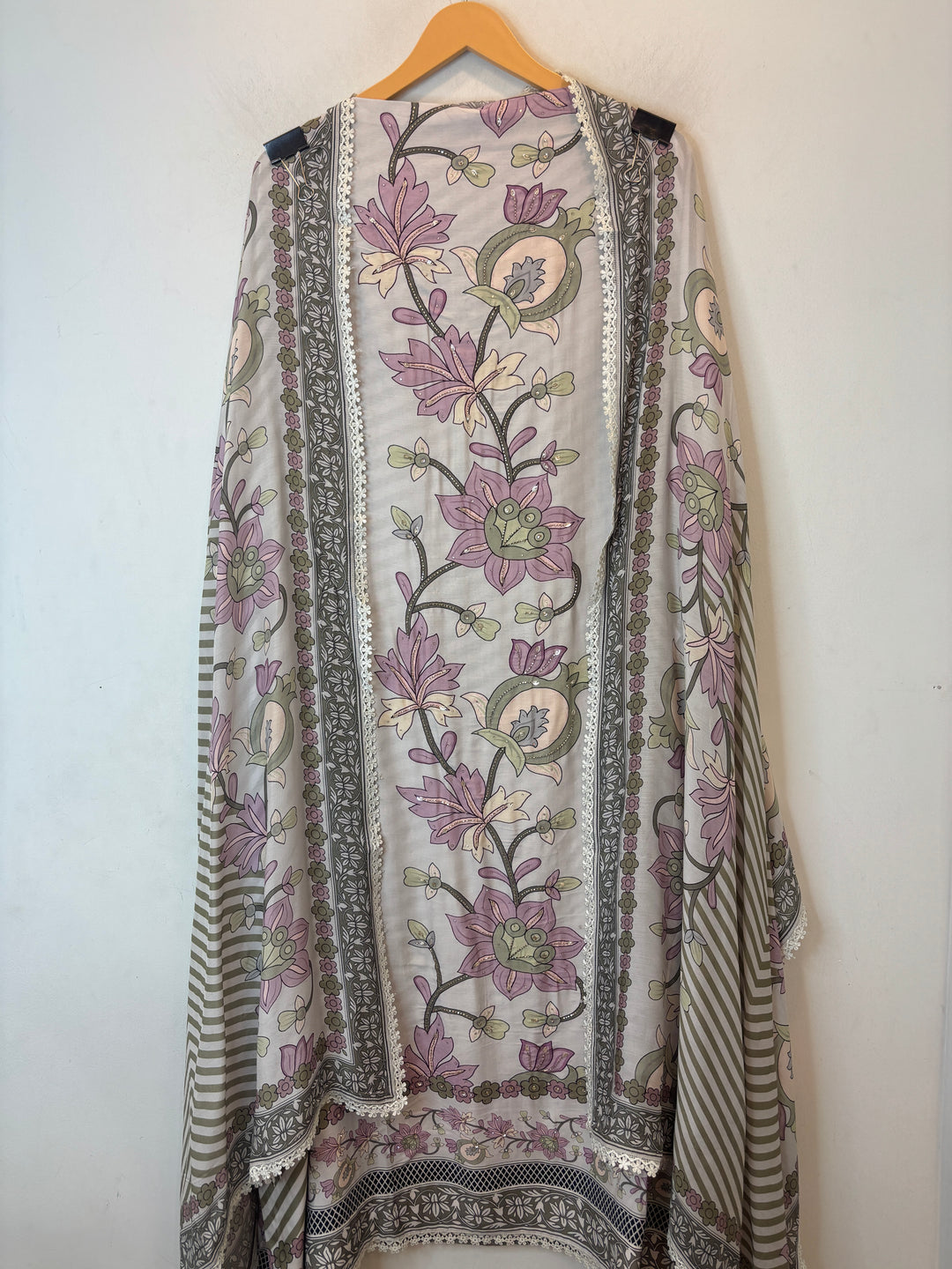 Zivara – Green Muslin Printed Handwork Suit