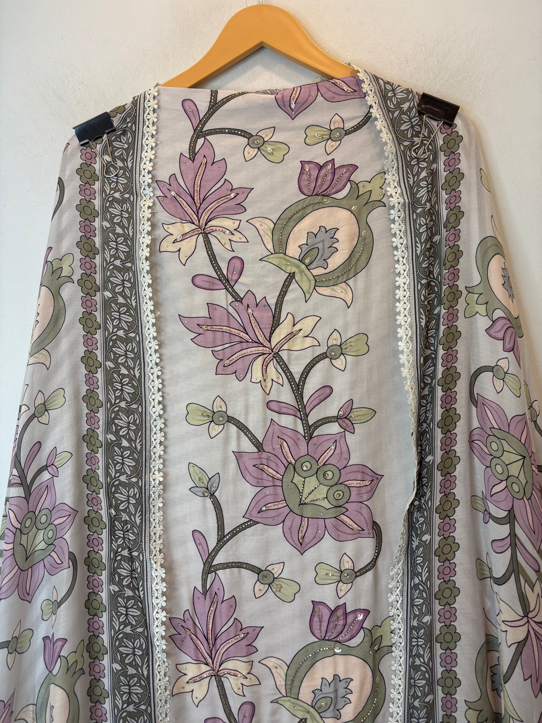 Zivara – Green Muslin Printed Handwork Suit