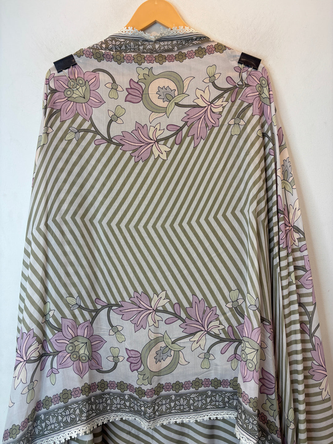 Zivara – Green Muslin Printed Handwork Suit
