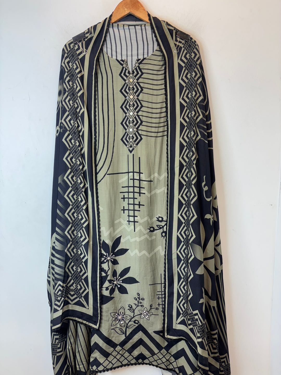 Green Muslin Digital Printed Suit Set with Pearl &amp; Sequin Work