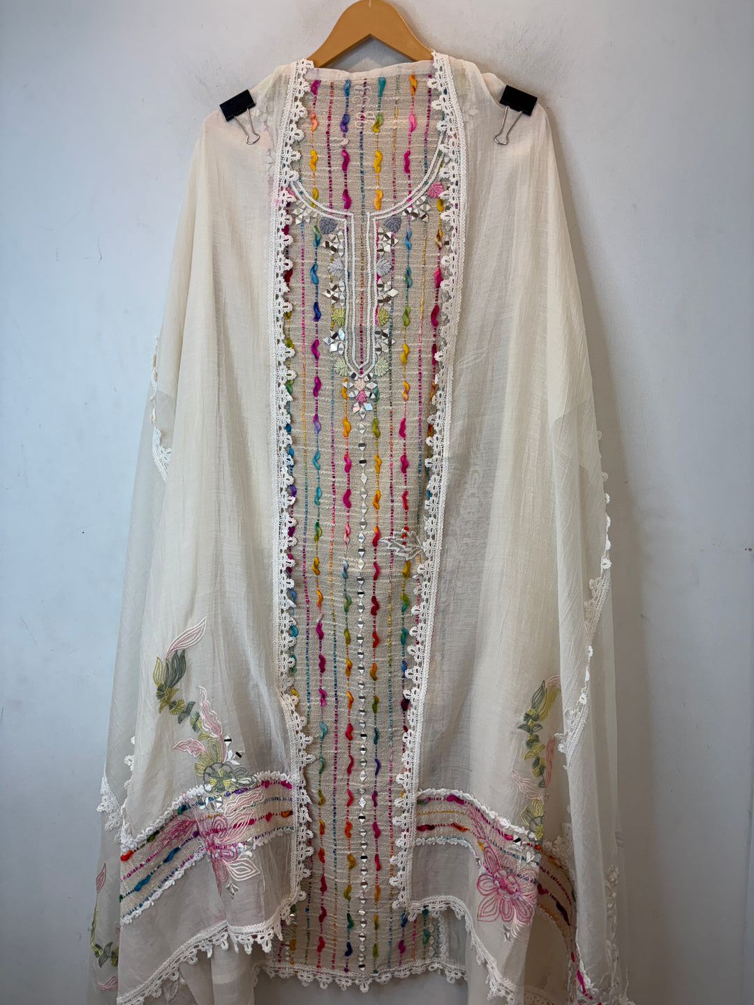 White Mul Cotton Mirror Work Suit Set with Jute &amp; Thread Embroidery