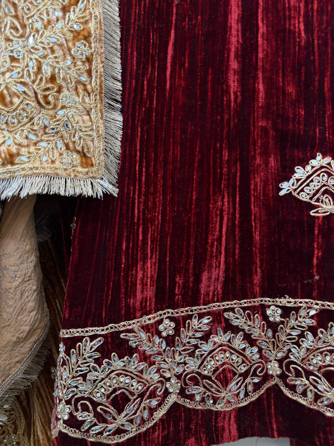 Heer – Crushed Velvet Mirror Work Suit