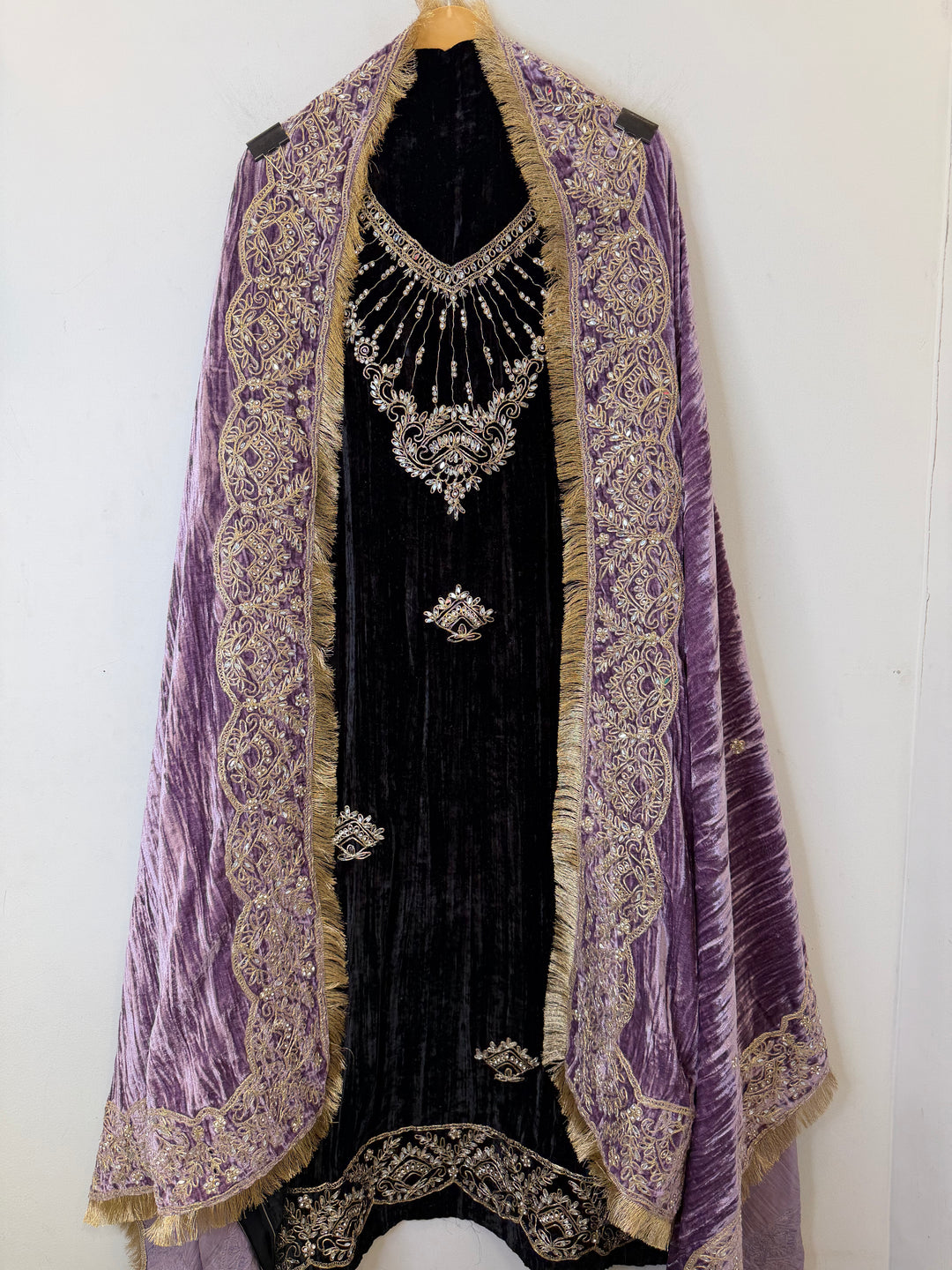 Aainah – Velvet Glow Mirror Work Ensemble