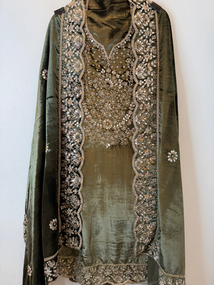 Ravaya – Silk Velvet Mirror Work Suit