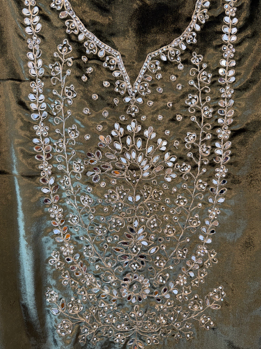 Ravaya – Silk Velvet Mirror Work Suit