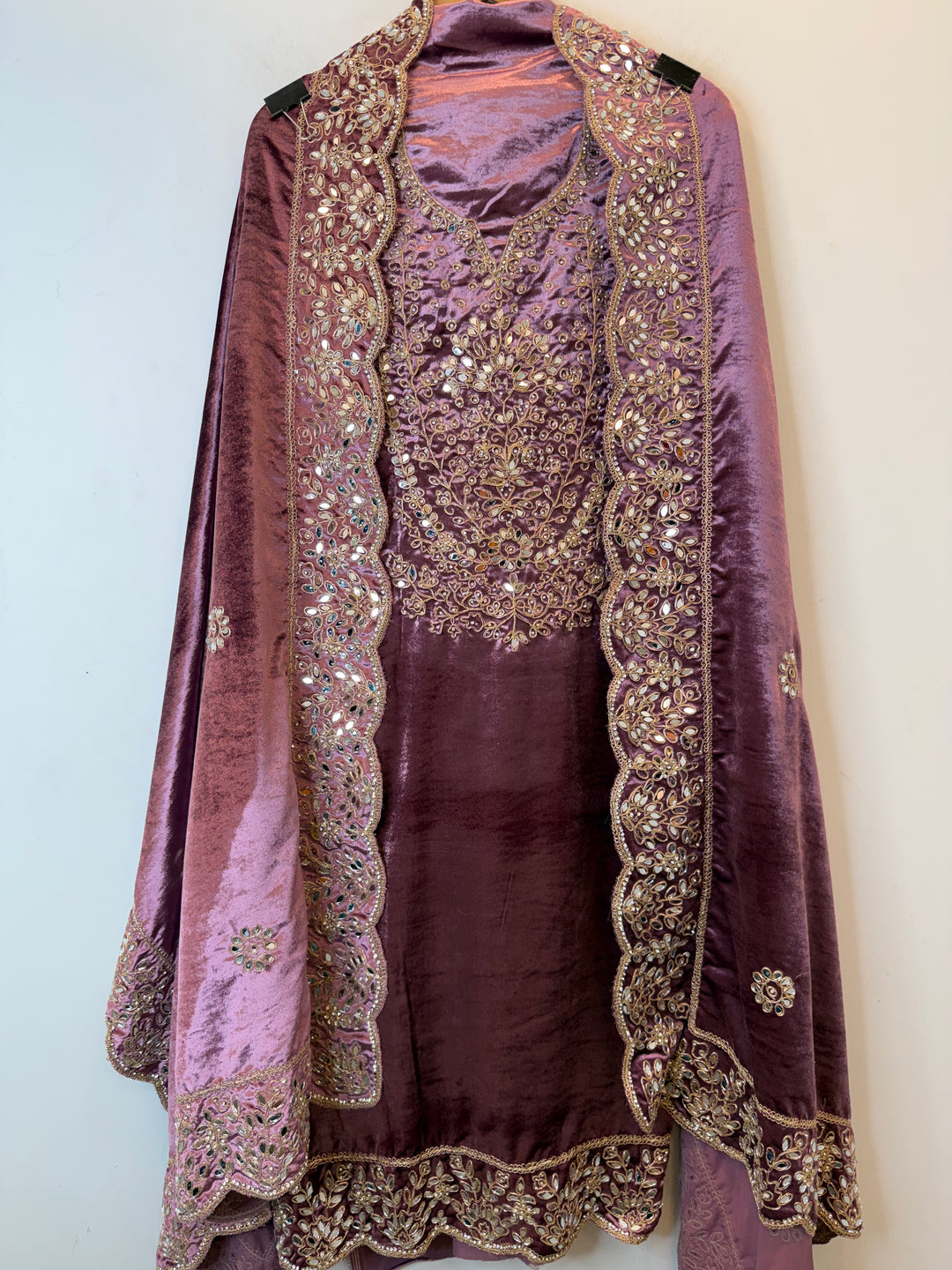 Ravaya – Silk Velvet Mirror Work Suit