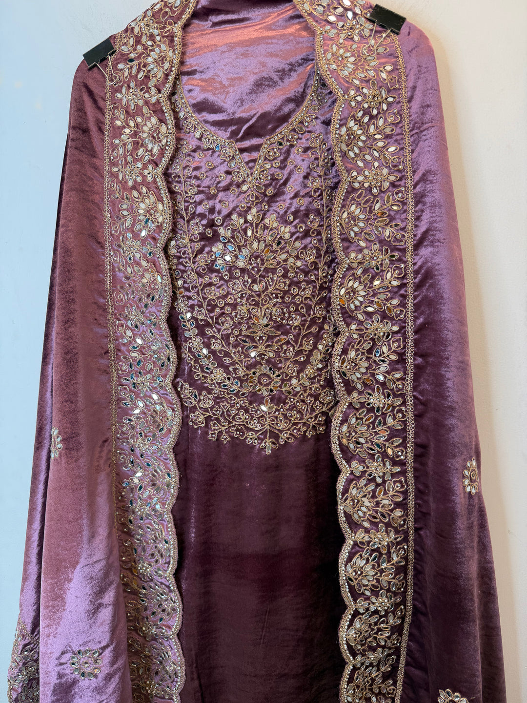 Ravaya – Silk Velvet Mirror Work Suit