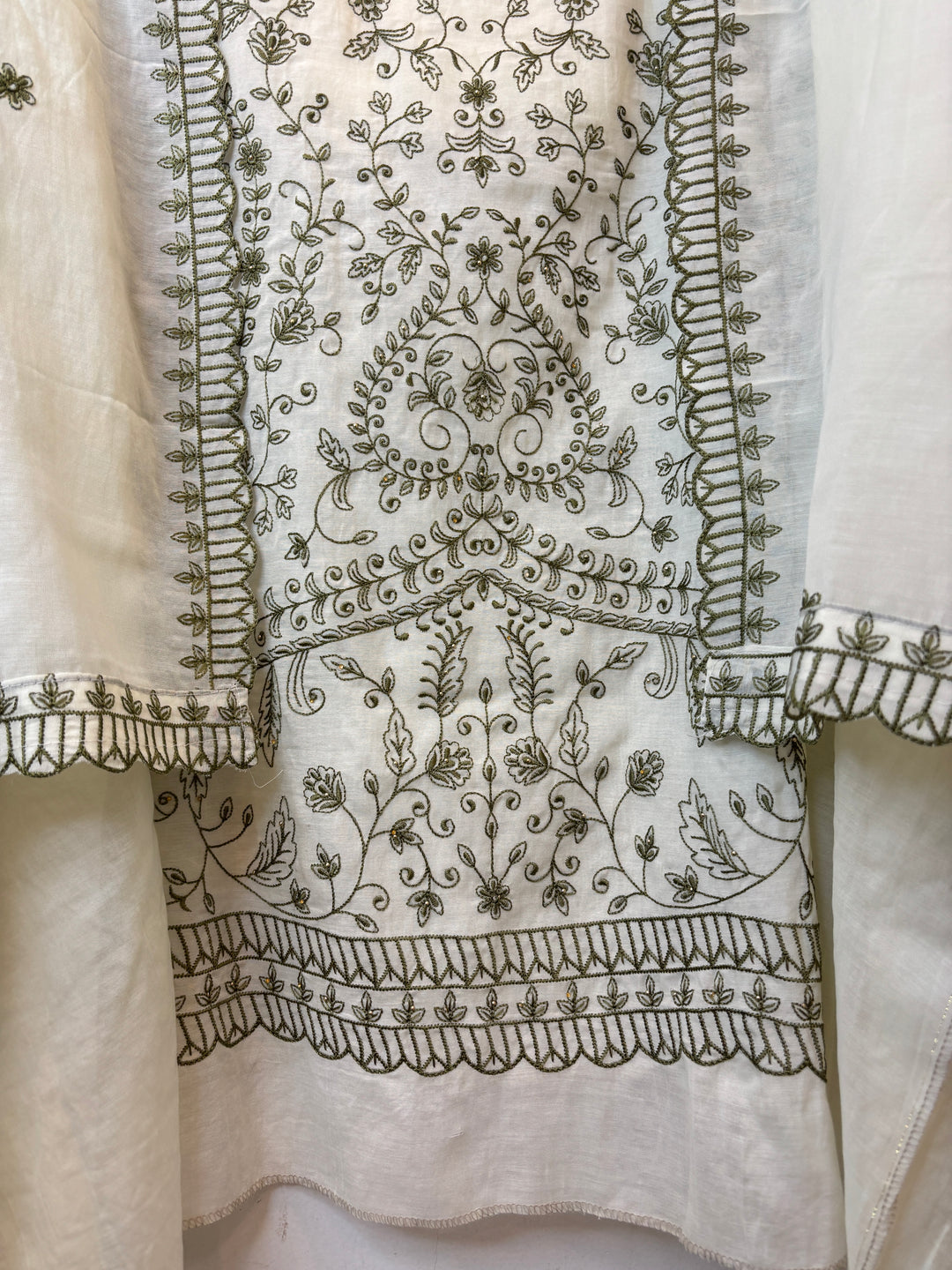 Green Mul Cotton Embroidered Suit Set with 3D Floral Dupatta