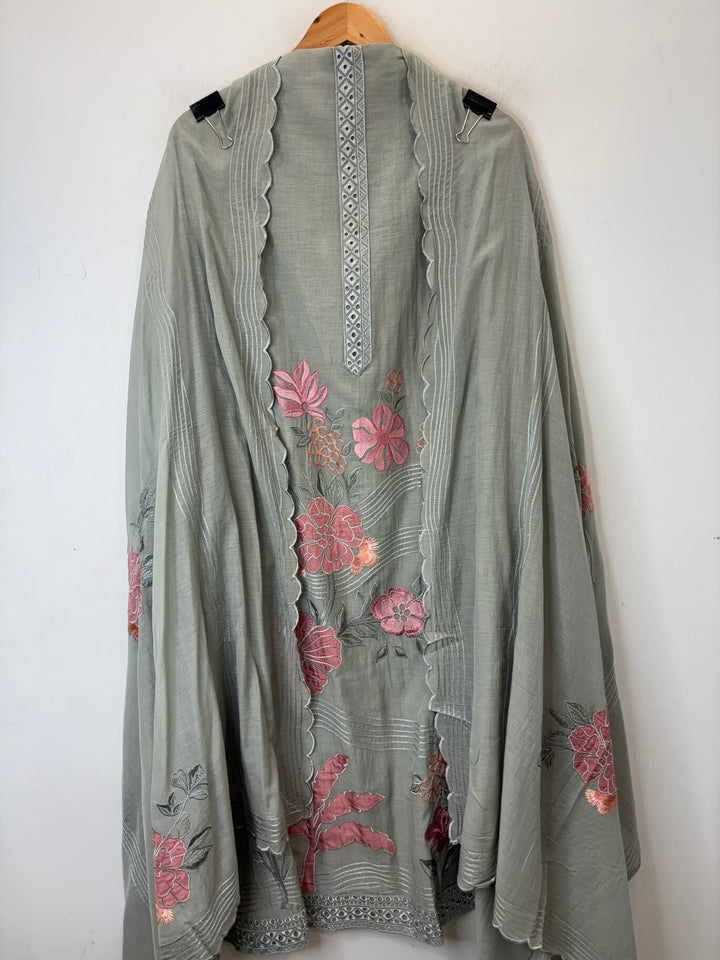 Grey Mul Cotton Embroidered Suit Set with Appliqué &amp; 3D Floral Work