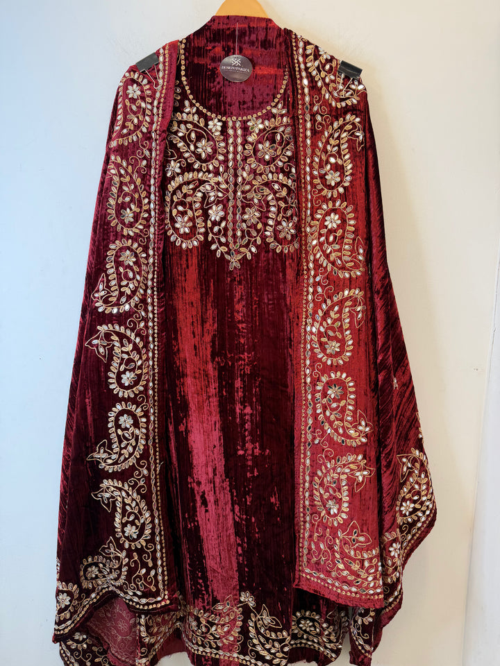 Haya – Maroon Crushed Velvet Glamour