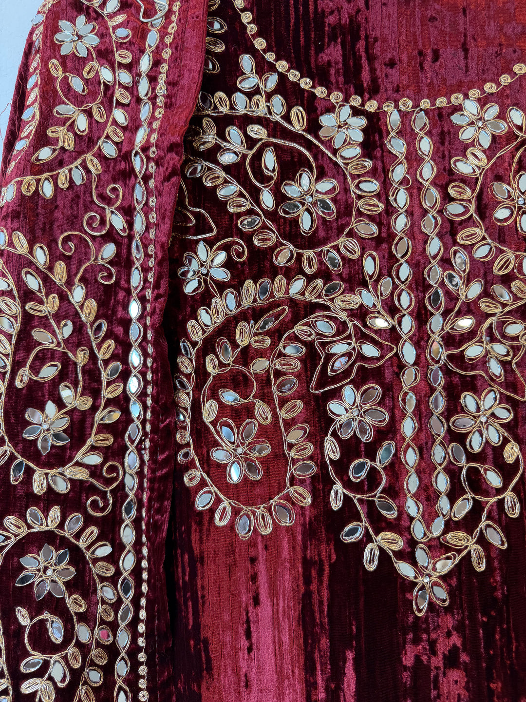 Haya – Maroon Crushed Velvet Glamour