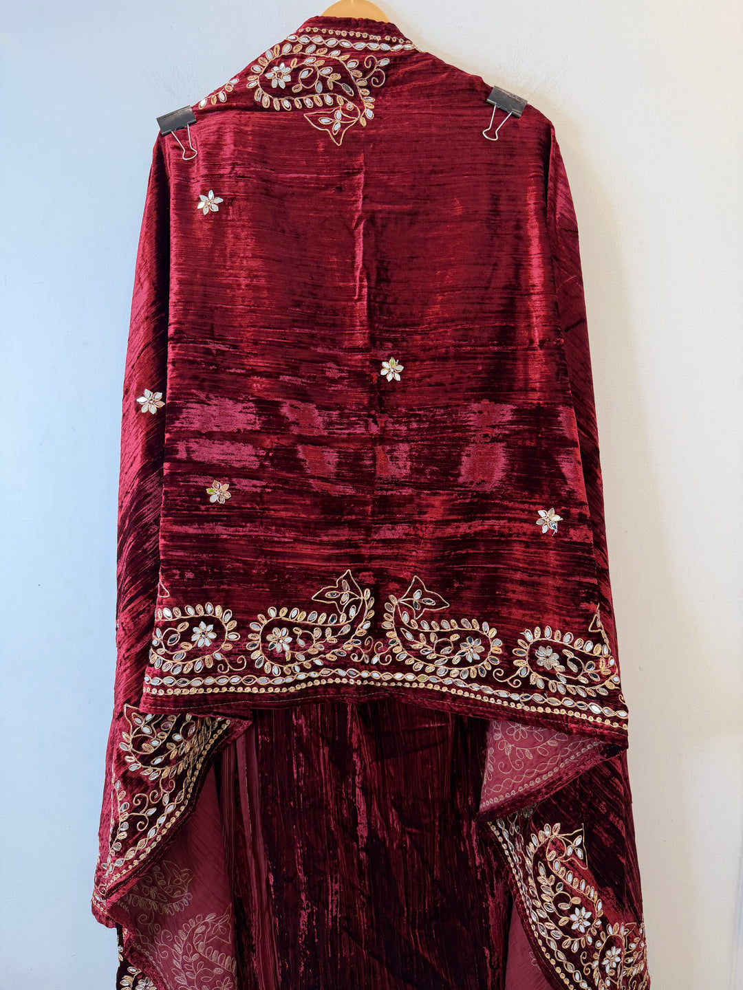 Haya – Maroon Crushed Velvet Glamour