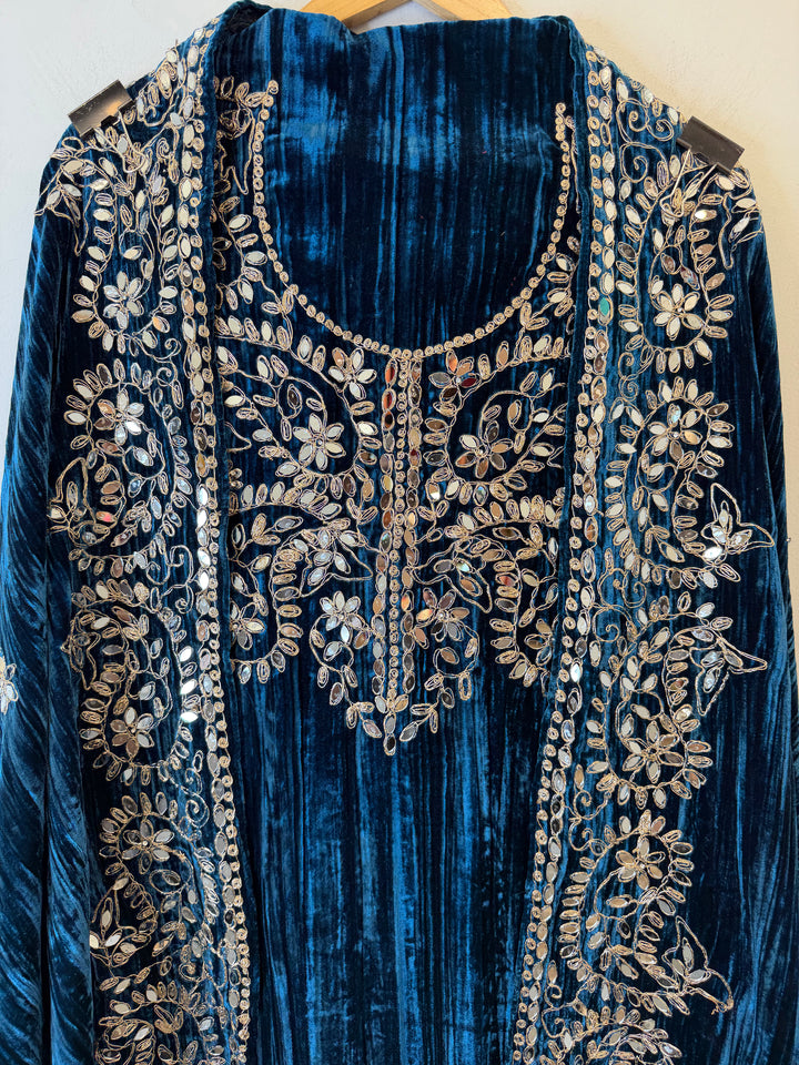 Haya – Blue Crushed Velvet Glamour