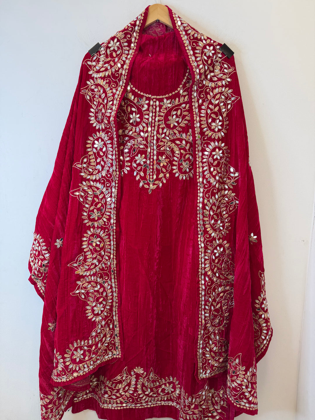 Haya – Hot Pink Crushed Velvet Glamour