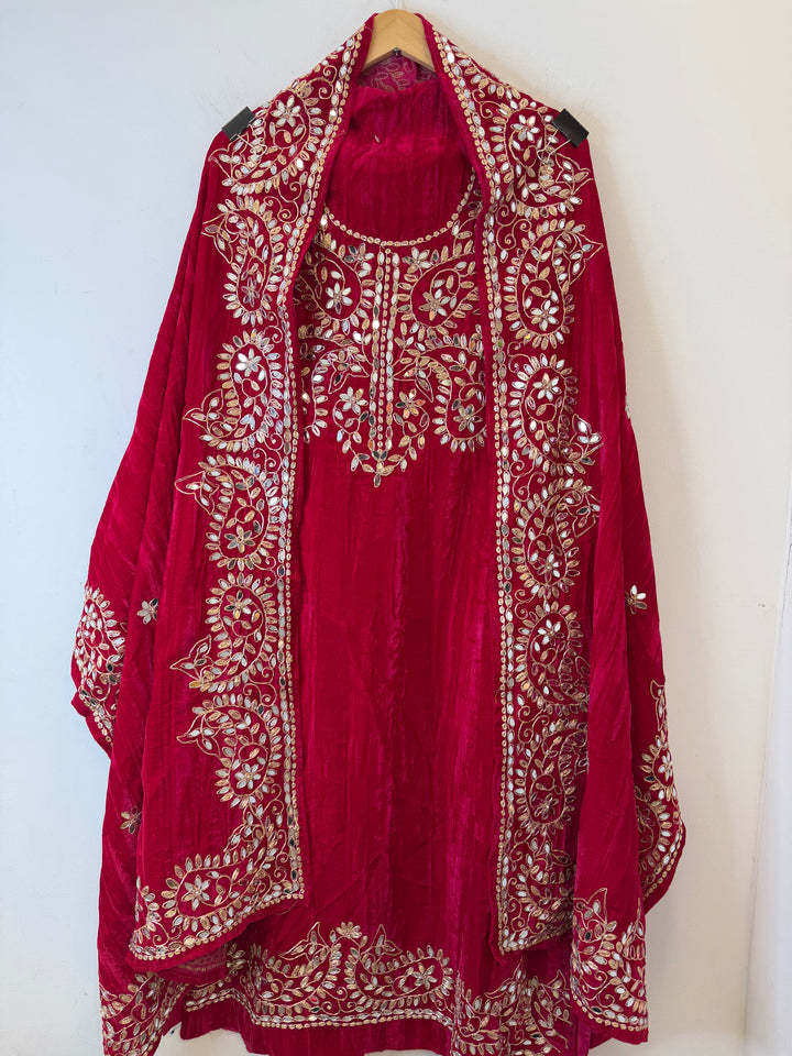 Haya – Hot Pink Crushed Velvet Glamour