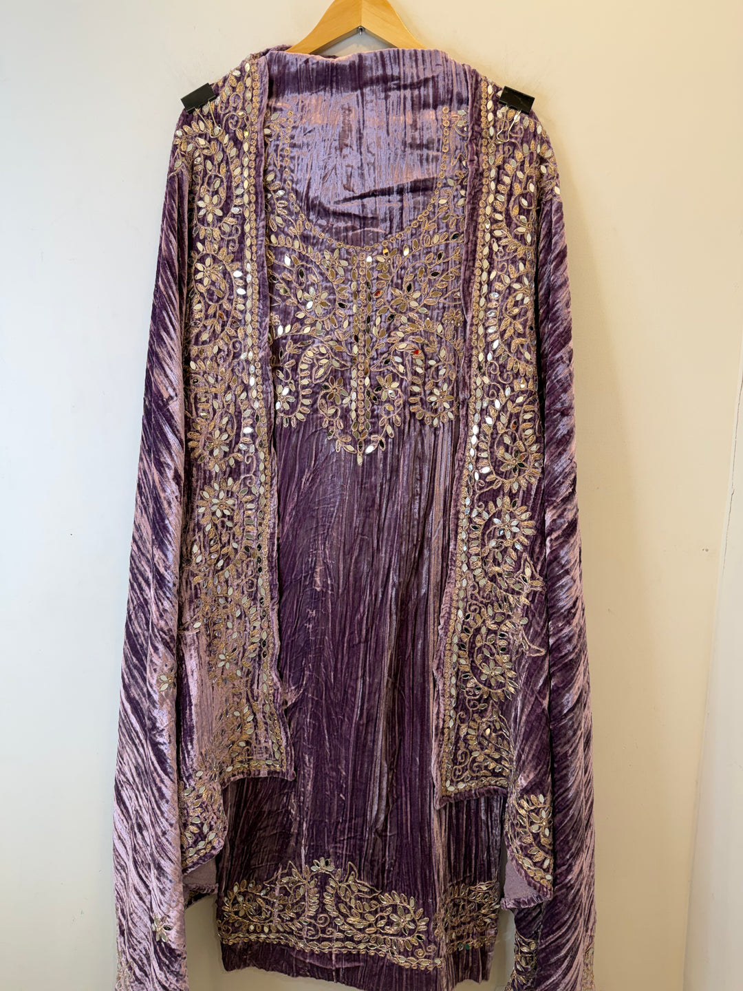 Haya – Lavender Crushed Velvet Glamour