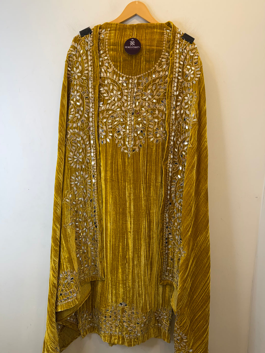 Haya – Mustard Crushed Velvet Glamour