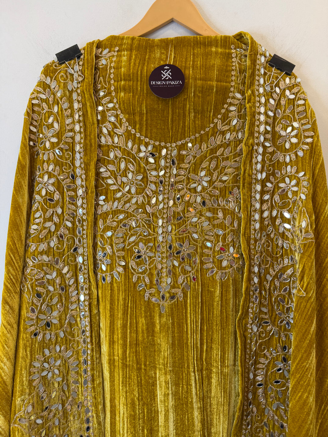 Haya – Mustard Crushed Velvet Glamour