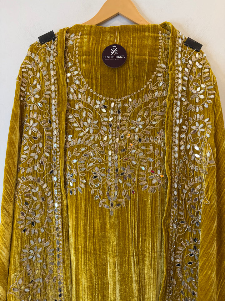 Haya – Mustard Crushed Velvet Glamour