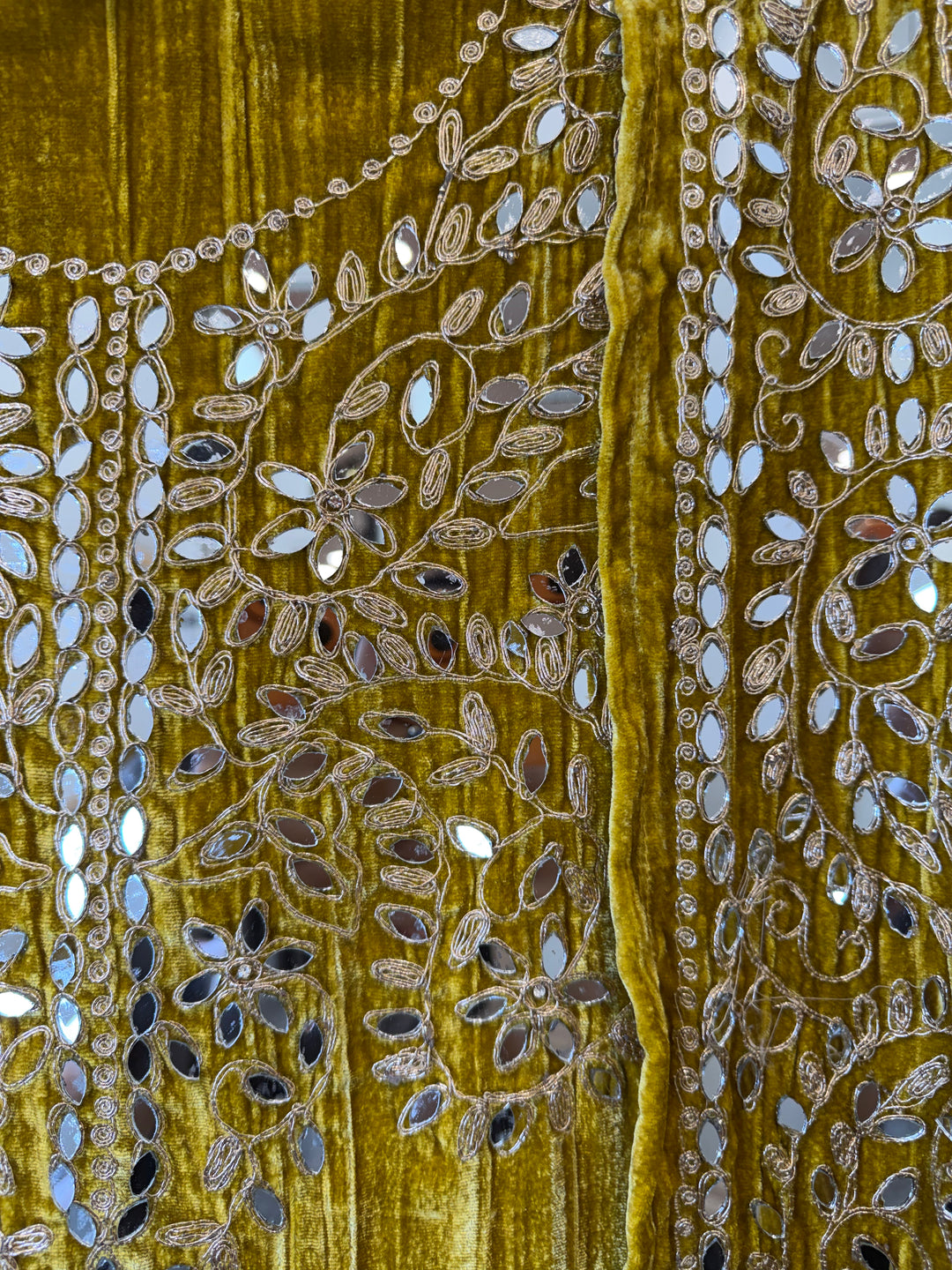 Haya – Mustard Crushed Velvet Glamour