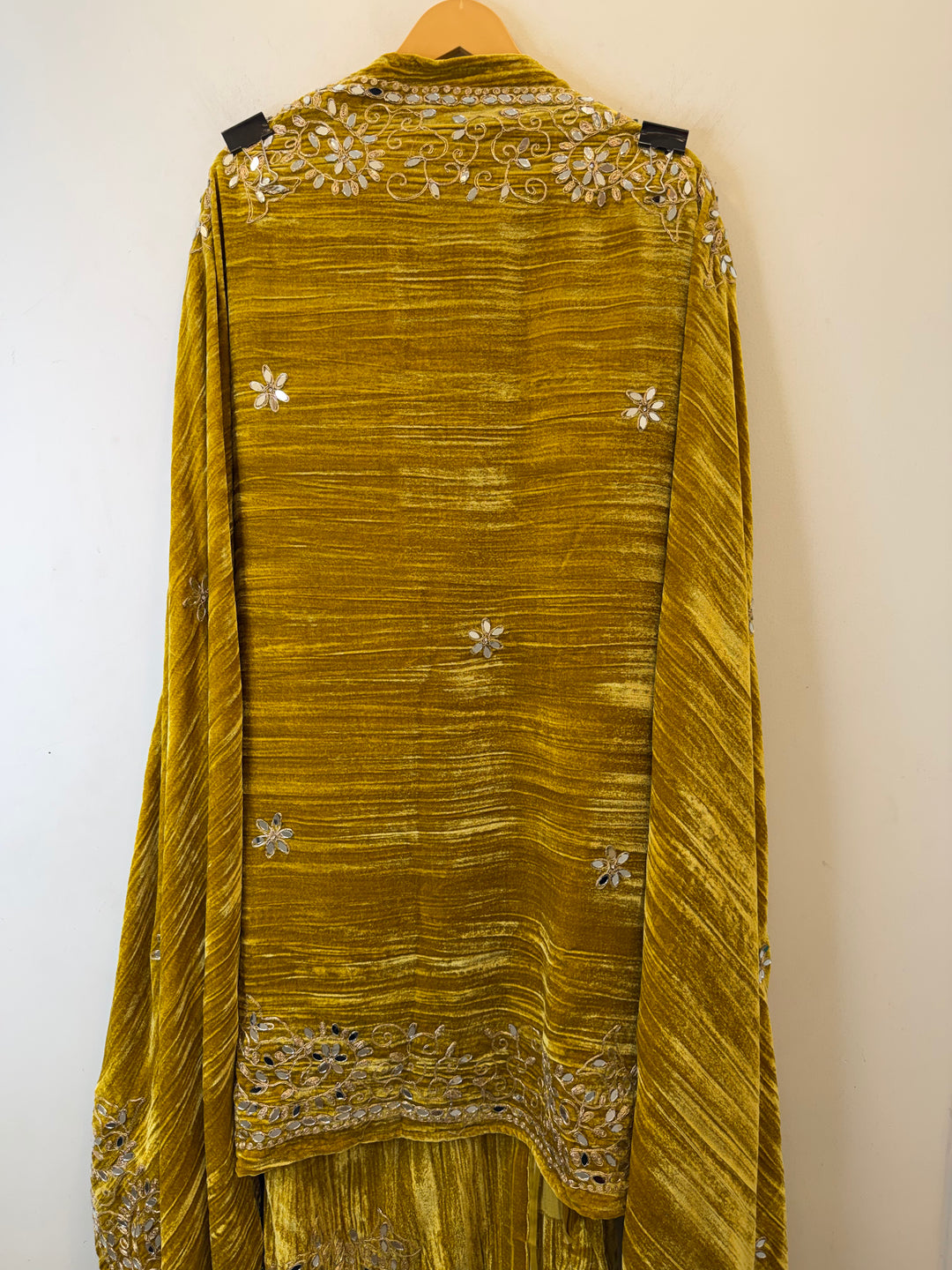 Haya – Mustard Crushed Velvet Glamour