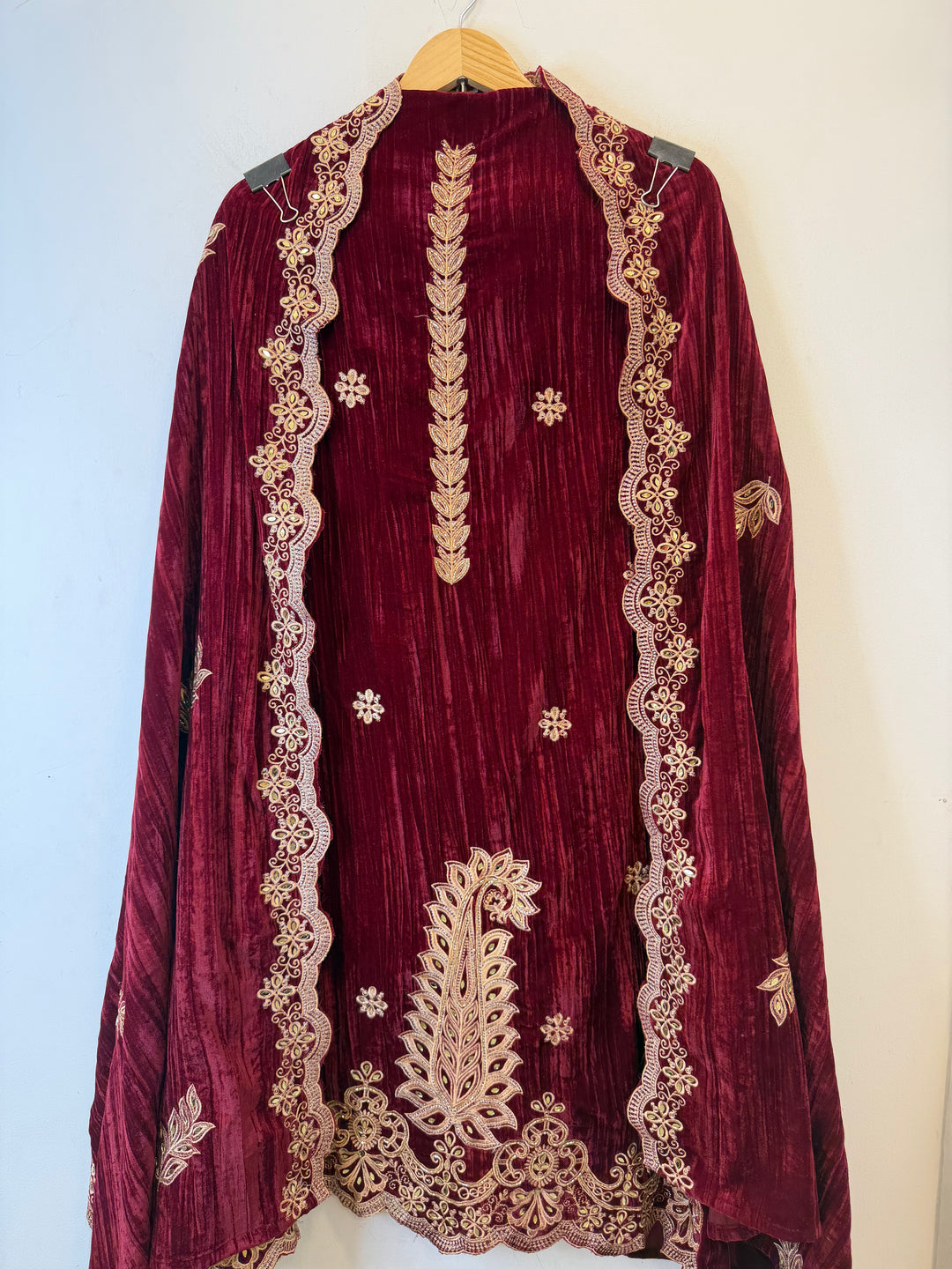Inaayat – Maroon Thread &amp; Mirror Velvet Set