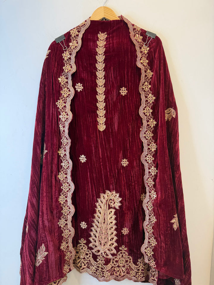 Inaayat – Maroon Thread &amp; Mirror Velvet Set