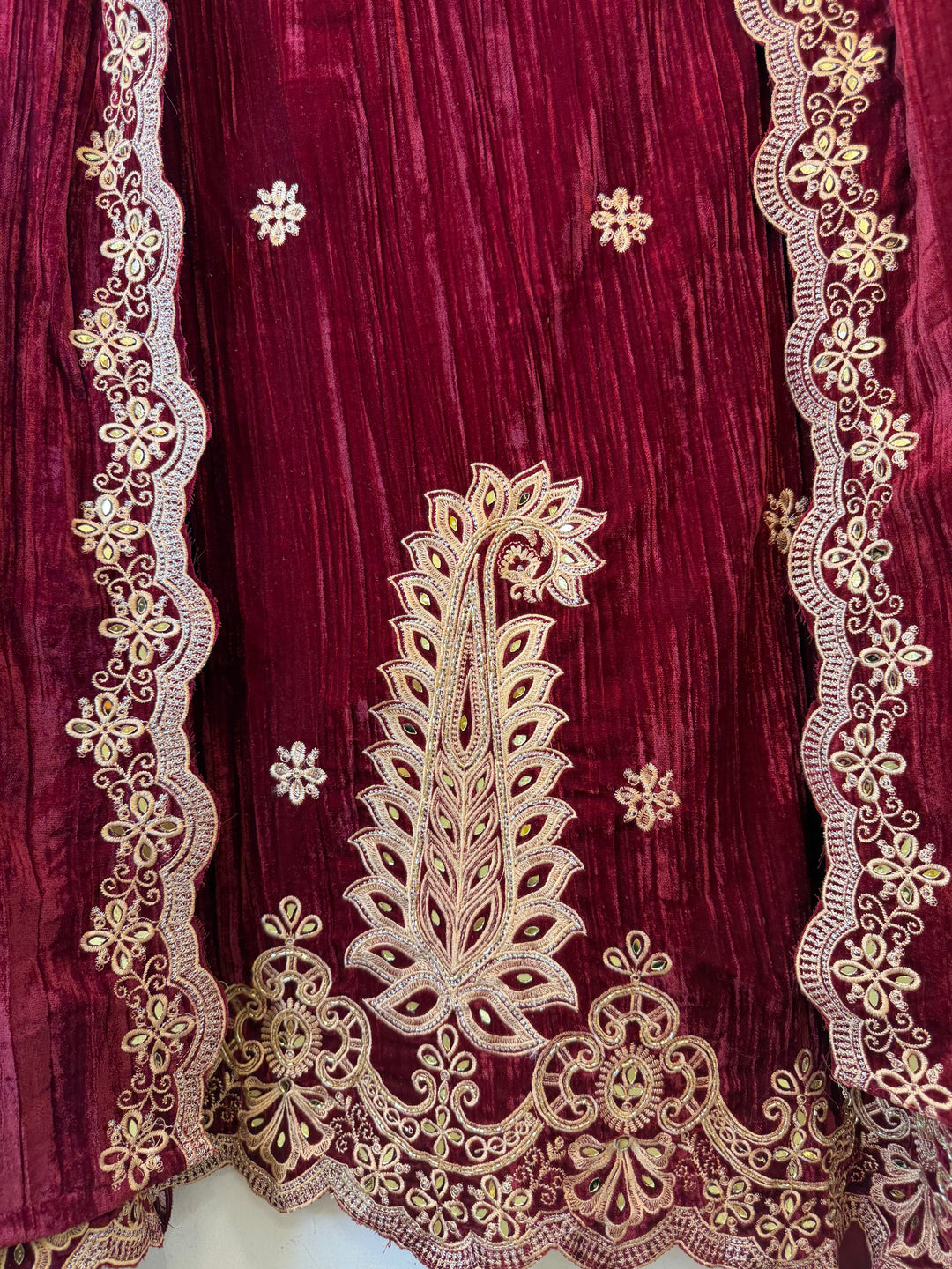 Inaayat – Maroon Thread &amp; Mirror Velvet Set