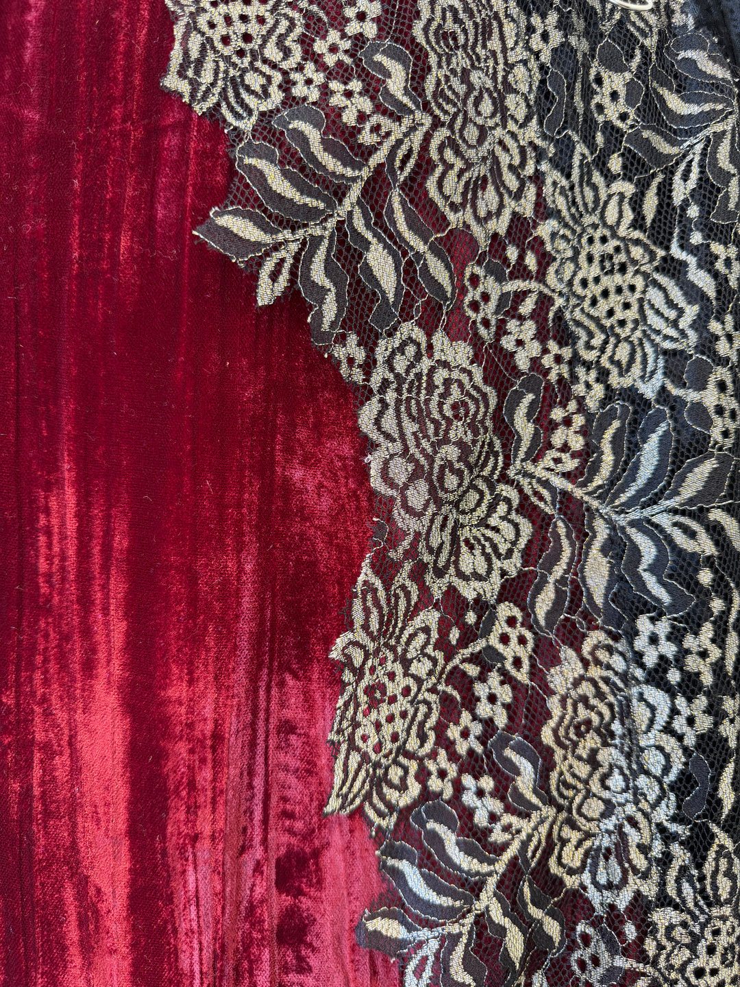 Velora – Crushed Velvet Chantilly Lace Set
