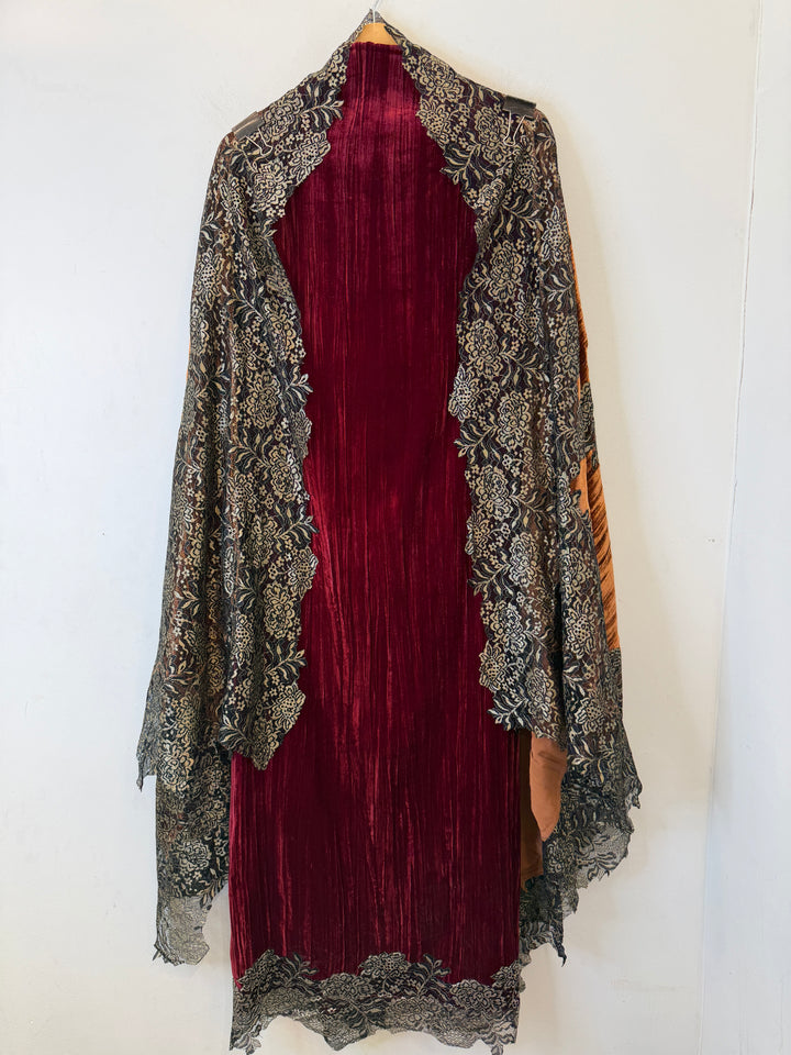 Aneira – Red Crushed Velvet Lace Suit