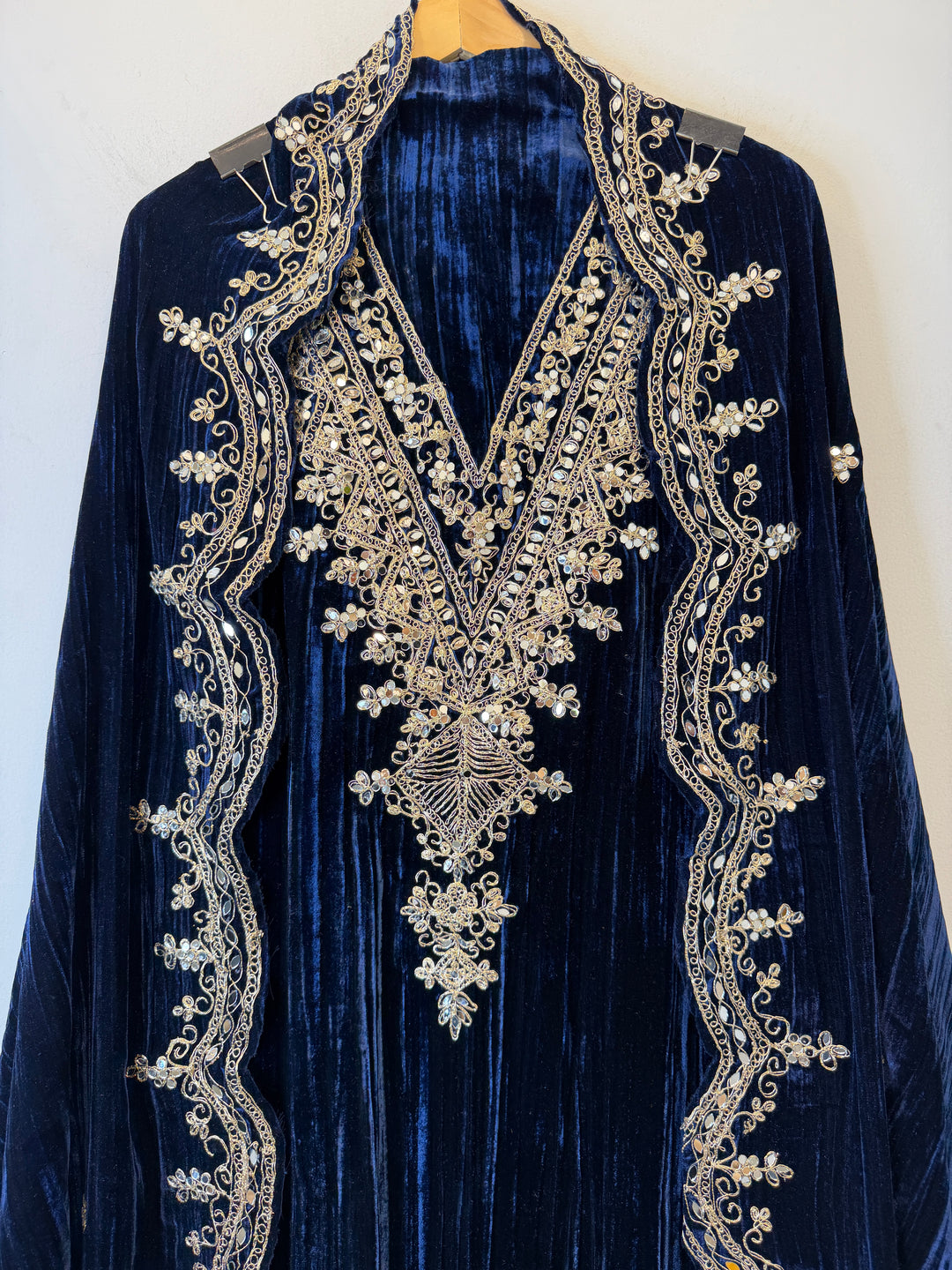 Zareen – Blue Crushed Velvet Mirror Work Suit