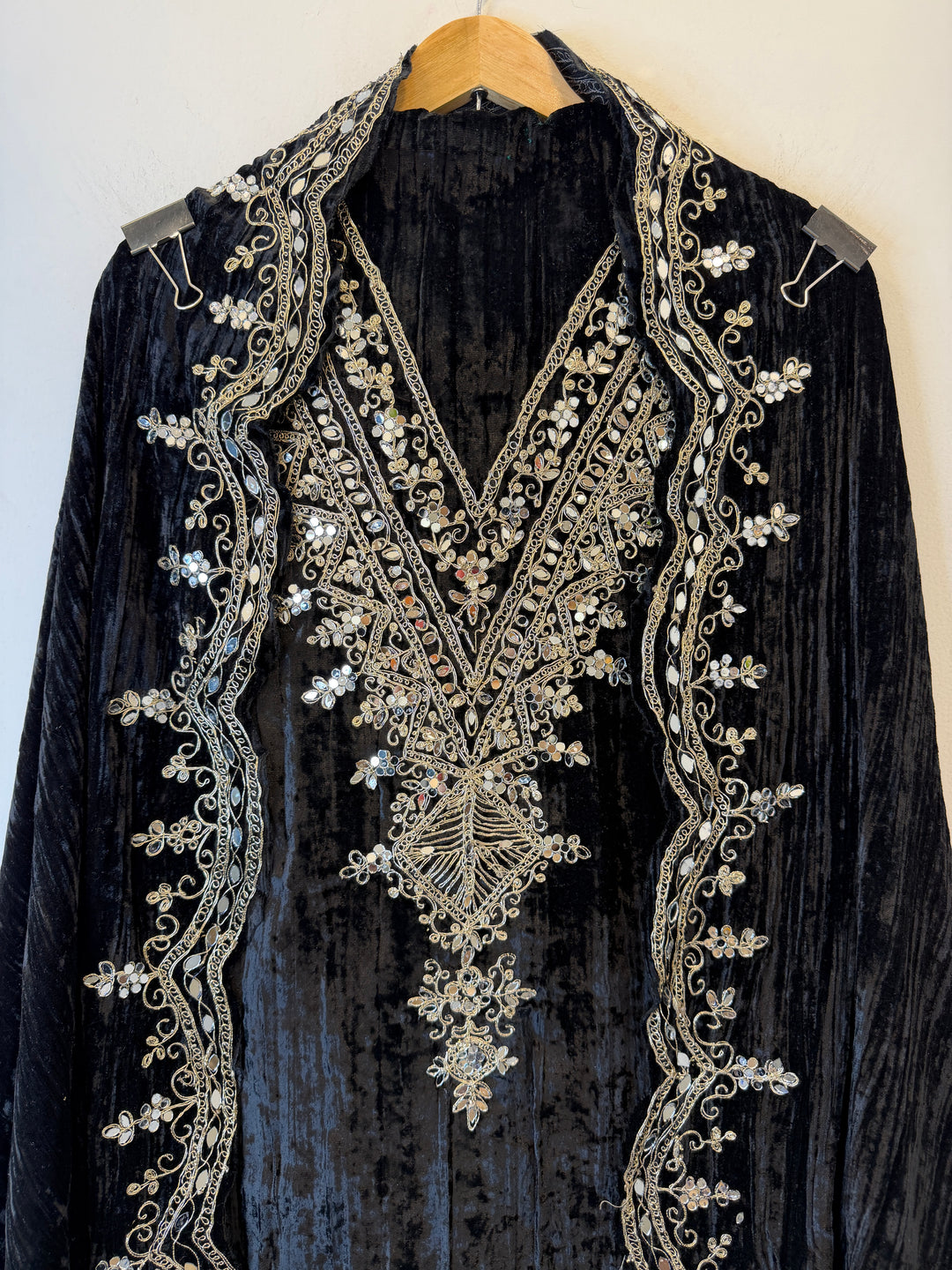 Zareen – Black Crushed Velvet Mirror Work Suit