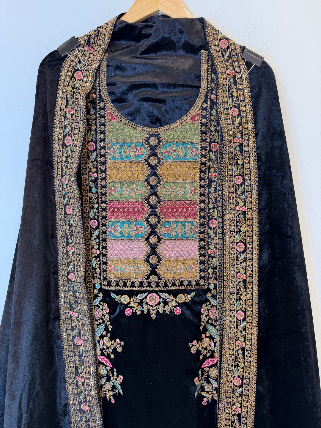 Mahel – Silk Velvet Threadwork Suit