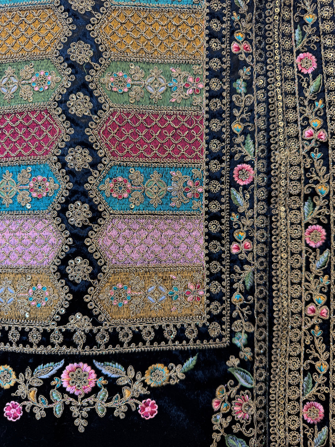 Mahel – Silk Velvet Threadwork Suit