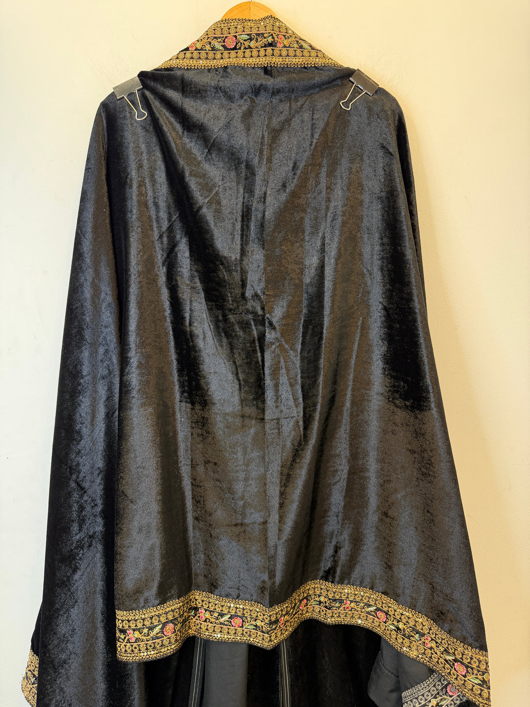 Mahel – Silk Velvet Threadwork Suit